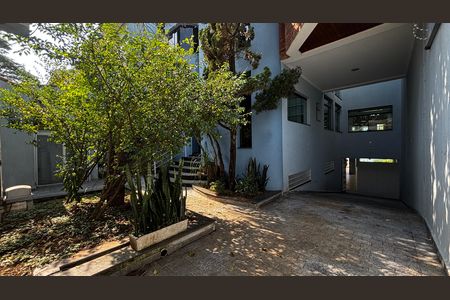 Casa à venda com 536m², 4 quartos e 11 vagas Casa à venda com 536m², 4 quartos e 11 vagasQuintal