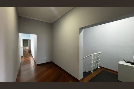 Casa à venda com 536m², 4 quartos e 11 vagas Casa à venda com 536m², 4 quartos e 11 vagasCorredor