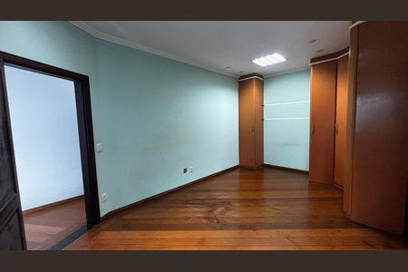Casa à venda com 536m², 4 quartos e 11 vagas Casa à venda com 536m², 4 quartos e 11 vagasSuite 2