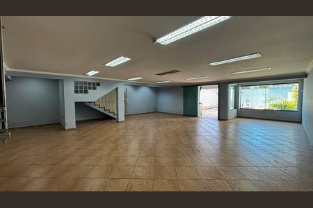 Casa à venda com 536m², 4 quartos e 11 vagas Casa à venda com 536m², 4 quartos e 11 vagasGaragem