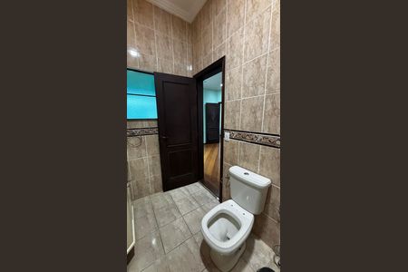 Casa à venda com 536m², 4 quartos e 11 vagas Casa à venda com 536m², 4 quartos e 11 vagasBanheiro da Suíte 2