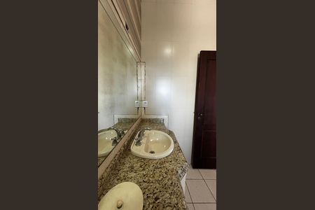 Casa à venda com 536m², 4 quartos e 11 vagas Casa à venda com 536m², 4 quartos e 11 vagasBanheiro da Suíte 3