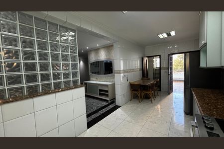 Casa à venda com 536m², 4 quartos e 11 vagas Casa à venda com 536m², 4 quartos e 11 vagasCozinha