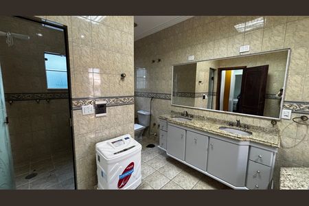 Casa à venda com 536m², 4 quartos e 11 vagas Casa à venda com 536m², 4 quartos e 11 vagasBanheiro da Suíte 1