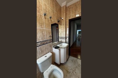 Casa à venda com 536m², 4 quartos e 11 vagas Casa à venda com 536m², 4 quartos e 11 vagasBanheiro social