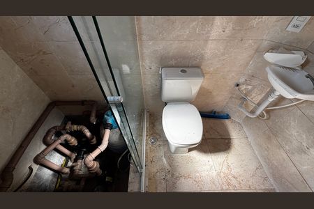 Casa à venda com 536m², 4 quartos e 11 vagas Casa à venda com 536m², 4 quartos e 11 vagasPiscina - Banheiro
