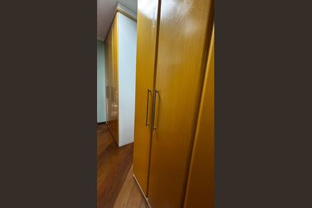 Casa à venda com 536m², 4 quartos e 11 vagas Casa à venda com 536m², 4 quartos e 11 vagasCloset da Suíte