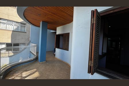 Casa à venda com 536m², 4 quartos e 11 vagas Casa à venda com 536m², 4 quartos e 11 vagasVaranda