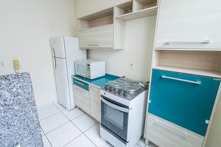 cozinha de apartamento para alugar com 2 quartos, 43m² em Planalto, Belo Horizonte