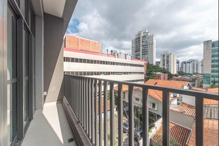 Apartamento à venda com 32m², 1 quarto e sem vaga Apartamento à venda com 32m², 1 quarto e sem vagaVaranda