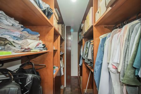 Casa para alugar com 210m², 4 quartos e 2 vagasSuíte - Closet