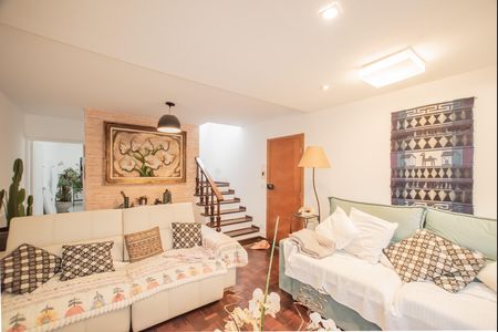 Sala de casa para alugar com 4 quartos, 210m² em Mirandópolis, São Paulo