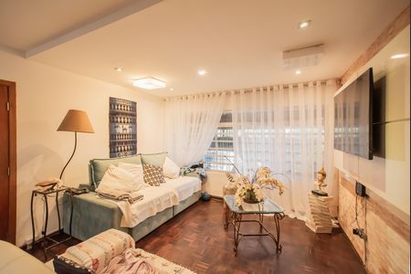 Casa para alugar com 210m², 4 quartos e 2 vagasSala