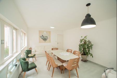 Casa para alugar com 210m², 4 quartos e 2 vagasCopa