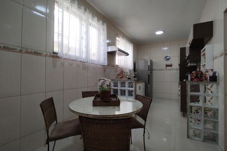 Cozinha  de casa de condomínio à venda com 5 quartos, 218m² em Taquara, Rio de Janeiro