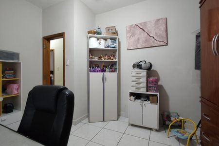 Casa de condomínio à venda com 218m², 5 quartos e 2 vagas Casa de condomínio à venda com 218m², 5 quartos e 2 vagasQuarto 1