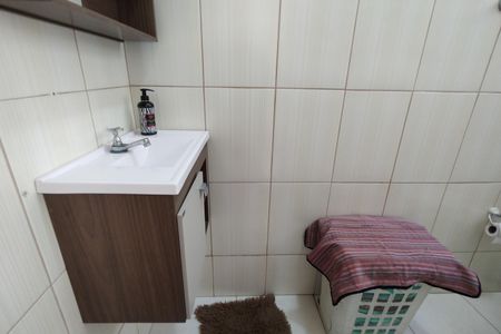 Casa de condomínio à venda com 218m², 5 quartos e 2 vagas Casa de condomínio à venda com 218m², 5 quartos e 2 vagasBanheiro de serviço