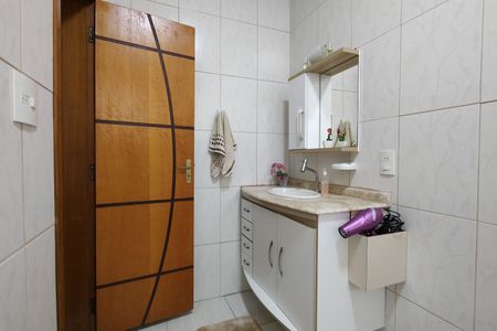 Casa de condomínio à venda com 218m², 5 quartos e 2 vagas Casa de condomínio à venda com 218m², 5 quartos e 2 vagasBanheiro da Suíte