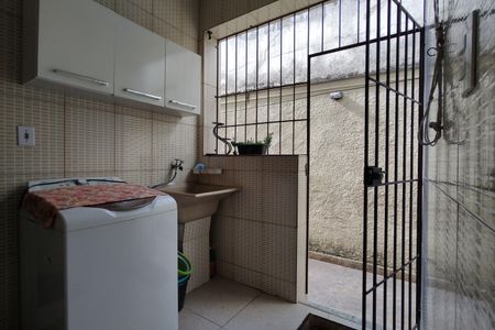 Casa de condomínio à venda com 218m², 5 quartos e 2 vagas Casa de condomínio à venda com 218m², 5 quartos e 2 vagasÁrea de Serviço