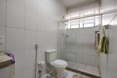 Casa de condomínio à venda com 218m², 5 quartos e 2 vagas Casa de condomínio à venda com 218m², 5 quartos e 2 vagasBanheiro da Suíte
