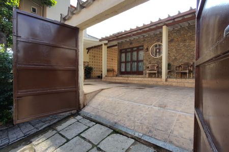 Casa de condomínio à venda com 218m², 5 quartos e 2 vagas Casa de condomínio à venda com 218m², 5 quartos e 2 vagasQuintal