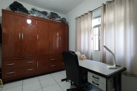 Casa de condomínio à venda com 218m², 5 quartos e 2 vagas Casa de condomínio à venda com 218m², 5 quartos e 2 vagasQuarto 1
