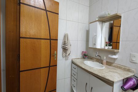 Casa de condomínio à venda com 218m², 5 quartos e 2 vagas Casa de condomínio à venda com 218m², 5 quartos e 2 vagasBanheiro da Suíte