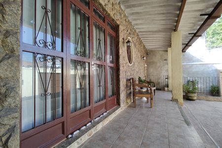 Casa de condomínio à venda com 218m², 5 quartos e 2 vagas Casa de condomínio à venda com 218m², 5 quartos e 2 vagasÁrea comum