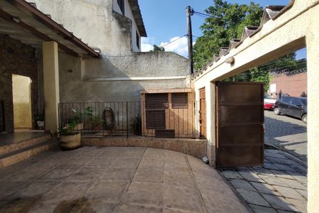 Casa de condomínio à venda com 218m², 5 quartos e 2 vagas Casa de condomínio à venda com 218m², 5 quartos e 2 vagasQuintal