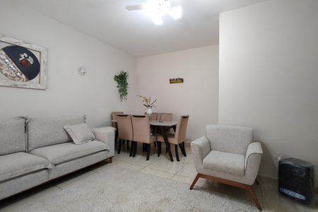 Casa de condomínio à venda com 218m², 5 quartos e 2 vagas Casa de condomínio à venda com 218m², 5 quartos e 2 vagasSala