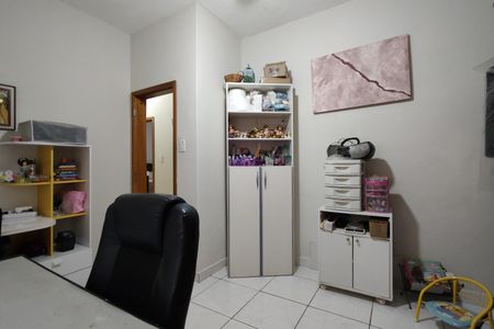 Casa de condomínio à venda com 218m², 5 quartos e 2 vagas Casa de condomínio à venda com 218m², 5 quartos e 2 vagasQuarto 1