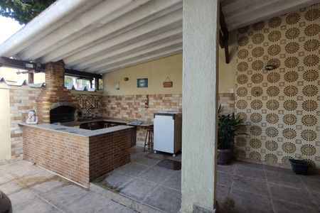 Casa de condomínio à venda com 218m², 5 quartos e 2 vagas Casa de condomínio à venda com 218m², 5 quartos e 2 vagasÁrea comum