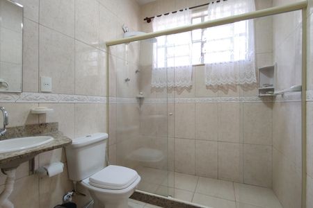 Casa de condomínio à venda com 218m², 5 quartos e 2 vagas Casa de condomínio à venda com 218m², 5 quartos e 2 vagasBanheiro Social