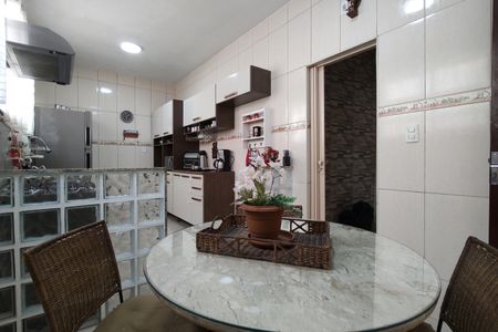 Casa de condomínio à venda com 218m², 5 quartos e 2 vagas Casa de condomínio à venda com 218m², 5 quartos e 2 vagasCozinha