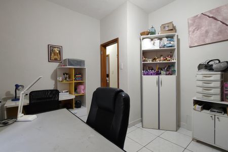 Casa de condomínio à venda com 218m², 5 quartos e 2 vagas Casa de condomínio à venda com 218m², 5 quartos e 2 vagasQuarto 1