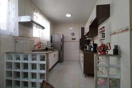 Casa de condomínio à venda com 218m², 5 quartos e 2 vagas Casa de condomínio à venda com 218m², 5 quartos e 2 vagasCozinha