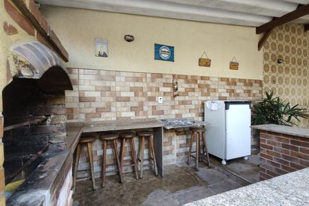 Casa de condomínio à venda com 218m², 5 quartos e 2 vagas Casa de condomínio à venda com 218m², 5 quartos e 2 vagasÁrea comum