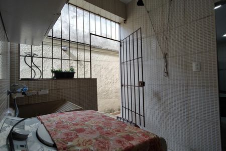 Casa de condomínio à venda com 218m², 5 quartos e 2 vagas Casa de condomínio à venda com 218m², 5 quartos e 2 vagasÁrea de Serviço