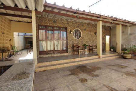 Casa de condomínio à venda com 218m², 5 quartos e 2 vagas Casa de condomínio à venda com 218m², 5 quartos e 2 vagasQuintal