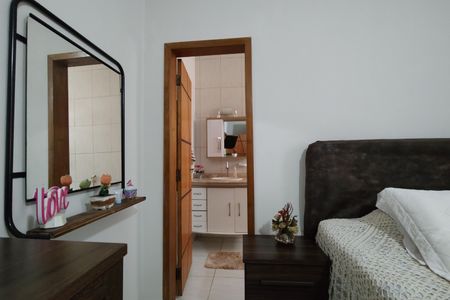 Casa de condomínio à venda com 218m², 5 quartos e 2 vagas Casa de condomínio à venda com 218m², 5 quartos e 2 vagasSuíte