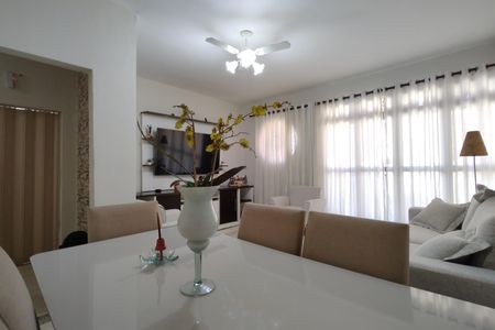 Casa de condomínio à venda com 218m², 5 quartos e 2 vagas Casa de condomínio à venda com 218m², 5 quartos e 2 vagasSala