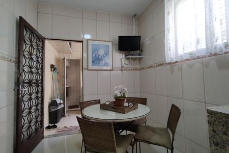 Casa de condomínio à venda com 218m², 5 quartos e 2 vagas Casa de condomínio à venda com 218m², 5 quartos e 2 vagasCozinha