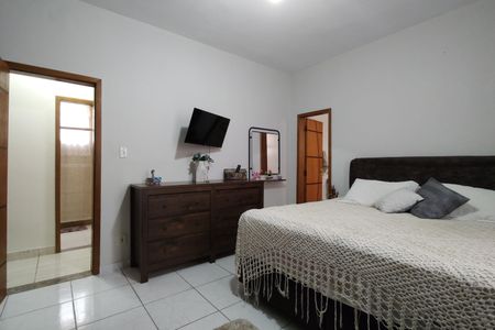 Casa de condomínio à venda com 218m², 5 quartos e 2 vagas Casa de condomínio à venda com 218m², 5 quartos e 2 vagasSuíte
