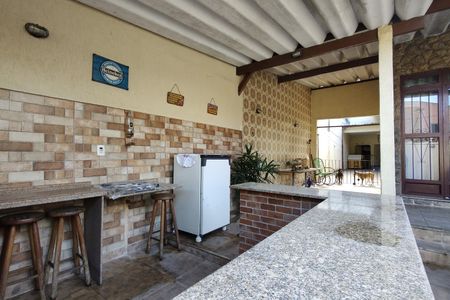 Casa de condomínio à venda com 218m², 5 quartos e 2 vagas Casa de condomínio à venda com 218m², 5 quartos e 2 vagasÁrea comum