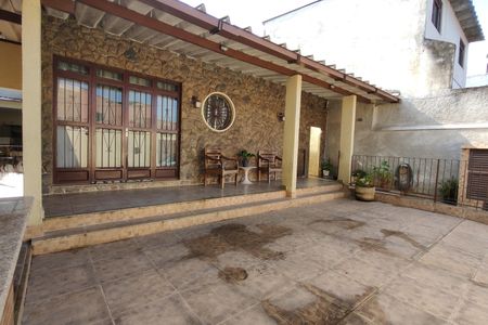 Casa de condomínio à venda com 218m², 5 quartos e 2 vagas Casa de condomínio à venda com 218m², 5 quartos e 2 vagasQuintal