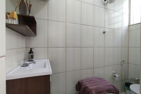 Casa de condomínio à venda com 218m², 5 quartos e 2 vagas Casa de condomínio à venda com 218m², 5 quartos e 2 vagasBanheiro de serviço