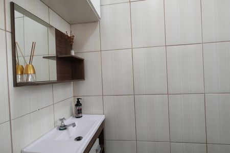 Casa de condomínio à venda com 218m², 5 quartos e 2 vagas Casa de condomínio à venda com 218m², 5 quartos e 2 vagasBanheiro de serviço