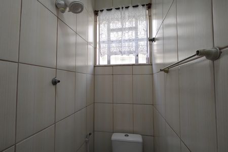 Casa de condomínio à venda com 218m², 5 quartos e 2 vagas Casa de condomínio à venda com 218m², 5 quartos e 2 vagasBanheiro de serviço