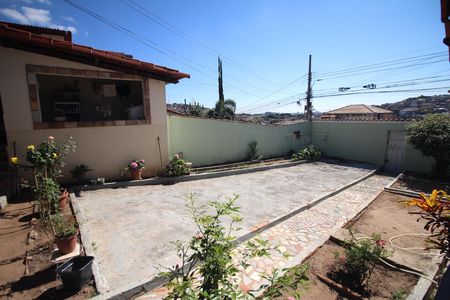 Casa à venda com 434m², 4 quartos e 3 vagasQuintal