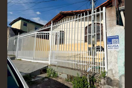 Casa para alugar com 80m², 2 quartos e 1 vaga Casa para alugar com 80m², 2 quartos e 1 vagaFachada